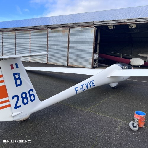 <div class='tp_title'>Pégase C101 Trainer</div><div class='tp_desc'>Vends Pégase type 101 fabriqué 07/88 ,
CEN valide jusqu’au 6/02/2027,
4028 heures, 2614 lancers
Radio 8,33 / KRT2
LX Flarm Red Box
Crochets Treuil et remorquage
Planeur en très bon état, gelcoat 8/10, verrière sans crique.
Possibilité de remorque.</div><div class='row_location'><div class='row_title'>Lieu</div><div class='tp_location'>Aérodrome d'Aire sur l'Adour</div></div><div class='row_contact'><div class='row_title'>Contact</div><div class='tp_contact'>Jean Lemaire
jean@jshome.fr</div></div><div class='row_price'><div class='row_title'>Prix</div><div class='tp_price'><span class='price_val'>17 000</span> <span class='price_unit'>EUR</span></div></div><div style='clear:both'></div><div class='title'>Images</div><div class='images_box'><img src='/components/com_djclassifieds/images/item/0/266_ar_droit_ths.jpeg' /><img src='/components/com_djclassifieds/images/item/0/266_avt_droit_ths.jpeg' /><img src='/components/com_djclassifieds/images/item/0/266_img_2356_ths.jpeg' /></div><div style='clear:both'></div> Pégase C101 Trainer