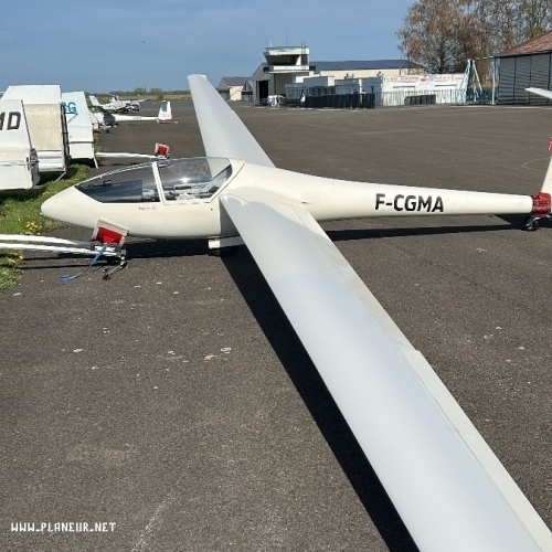 <div class='tp_title'>Glasflügel Hornet + Cobra + équipements. Prêt à voler</div><div class='tp_desc'>
À vendre : Glasflügel H-206 Hornet, numéro de série 30, construit en 1976.
Un exemplaire très complet et bien documenté, totalisant seulement 1 916 heures de vol et 721 décollages.
Le planeur dispose d’un historique et d’une documentation complets. Il a toujours été stocké dans sa remorque, celle-ci étant elle-même conservée dans un hangar pendant les mois d’hiver.
La visite annuelle a été effectuée le 10 avril 2026 à 1 916 h / 721 décollages, avec réalisation des inspections récur...</div><div class='row_contact'><div class='row_title'>Contact</div><div class='tp_contact'>guillaume.danhier@gmail.com</div></div><div class='row_price'><div class='row_title'>Prix</div><div class='tp_price'><span class='price_val'>19 900</span> <span class='price_unit'>EUR</span></div></div><div style='clear:both'></div><div class='title'>Images</div><div class='images_box'><img src='/components/com_djclassifieds/images/item/0/332_89f100d0-87b4-41a2-8cd5-b52d6587b2fb_1_ths.jpg' /><img src='/components/com_djclassifieds/images/item/0/332_cockpit_h206_ths.jpg' /><img src='/components/com_djclassifieds/images/item/0/332_img_1278_ths.jpg' /></div><div style='clear:both'></div> Glasflügel Hornet + Cobra + équipements. Prêt à voler