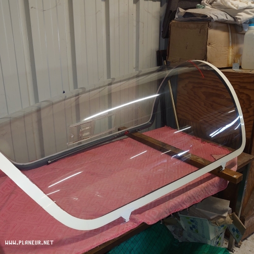 <div class='tp_title'>Vends verrière arrière de Marianne neuve</div><div class='tp_desc'>Vends verrière de Marianne neuve sans le cadre .</div><div class='row_location'><div class='row_title'>Lieu</div><div class='tp_location'>fvoragen@gmail.com</div></div><div class='row_contact'><div class='row_title'>Contact</div><div class='tp_contact'>Franck tel 06.07.21.42.21</div></div><div style='clear:both'></div><div class='title'>Images</div><div class='images_box'><img src='/components/com_djclassifieds/images/item/0/79_dsc_0156_-_copie_ths.jpg' /><img src='/components/com_djclassifieds/images/item/0/79_dsc_0157_ths.jpg' /><img src='/components/com_djclassifieds/images/item/0/79_dsc_0159_ths.jpg' /></div><div style='clear:both'></div> Vends verrière arrière de Marianne neuve